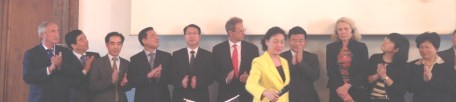 Madam Zhao Yufang (Vice-Governor of Guangdong People’s Government, front) announced the office together with a high level delegation which includes Guo Yuanqiang (Commissioner for Commerce, fifth from left), Chen Yanqiu (Chairman of Guangdong CCPIT, second from left), Su Caifang (Deputy Commissioner for Foreign Affair, first right), and Yang Rongsen (Commissioner for Tourism, fourth left)